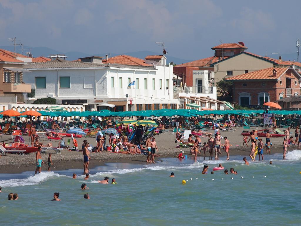 Hotel Aurora Marina di Cecina Luaran gambar